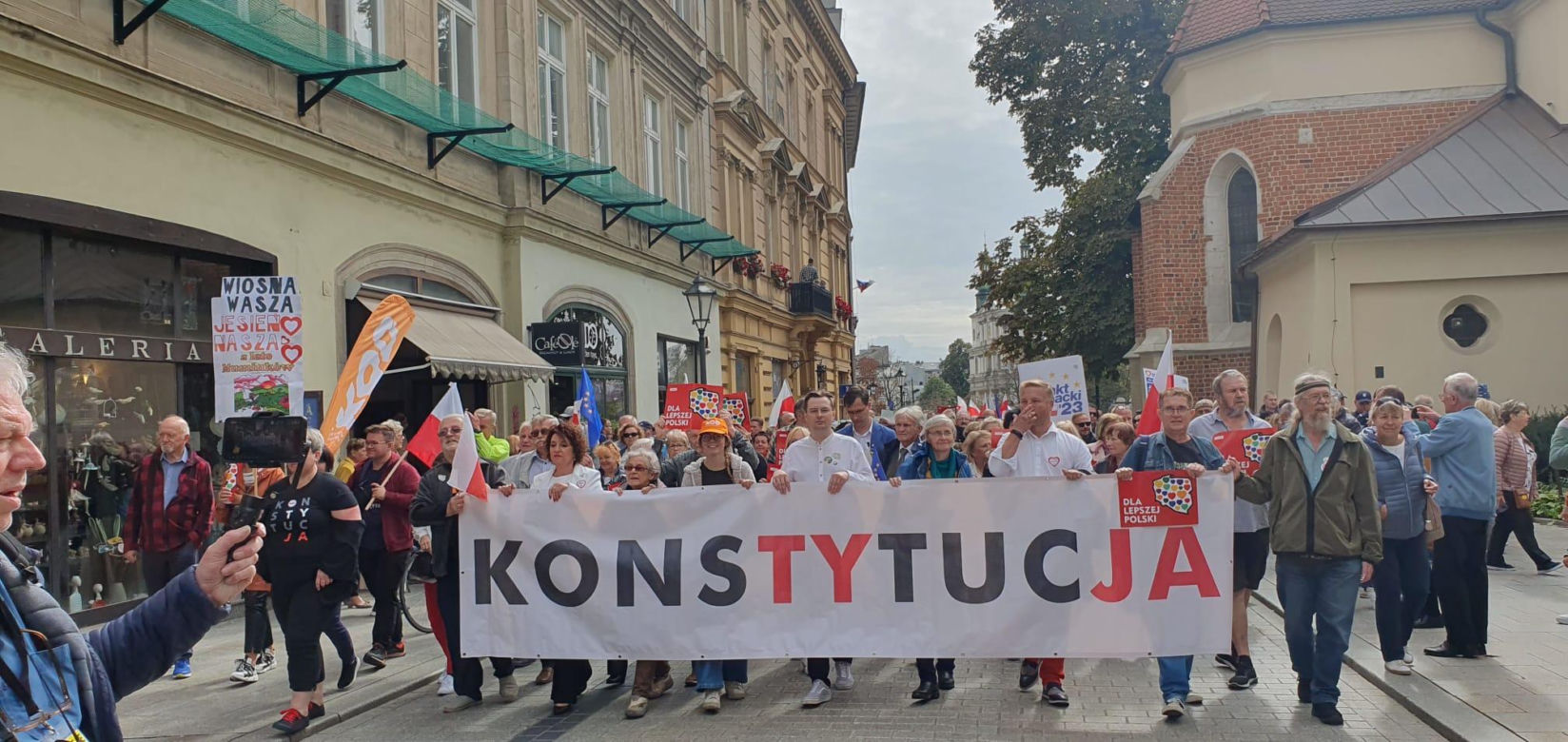 Przez Kraków przeszedł marsz solidaryzujący z warszawskim Marszem Miliona Serc
