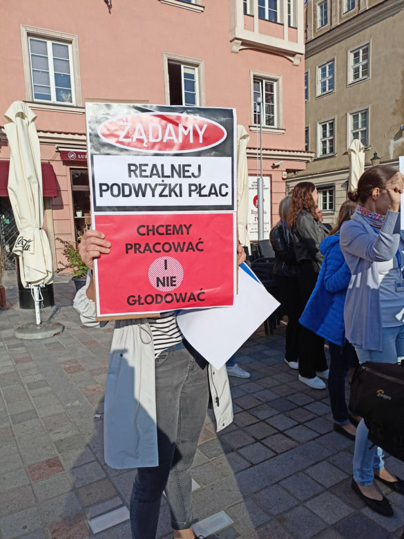 Pikieta urzędników poznańskich na Placu Kolegiackim