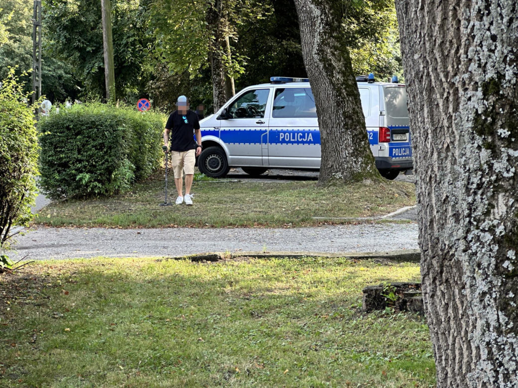 Dramat w parku w Pasłęku. Dwóch nastolatków ugodzonych nożem