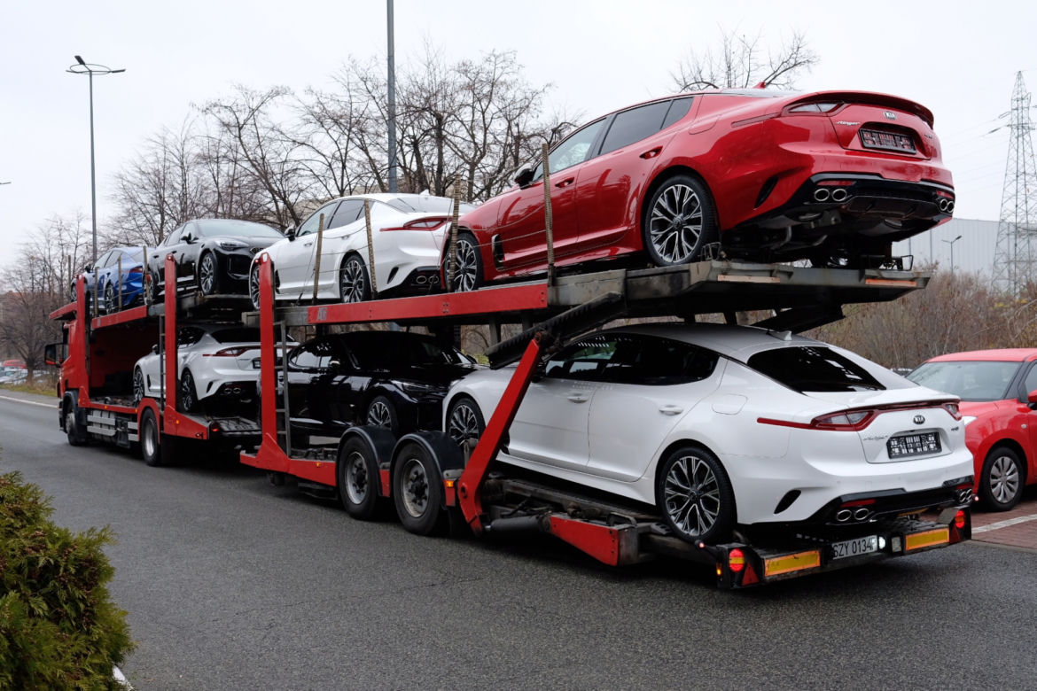 Kia Stinger 2.0 T-GDI 255 KM GT Line w polskiej policji
