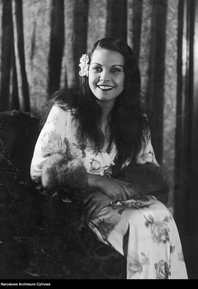 Rozmyte twarze i ukryta historia. Tajemnica zdjęcia z balu sylwestrowego 1933 roku