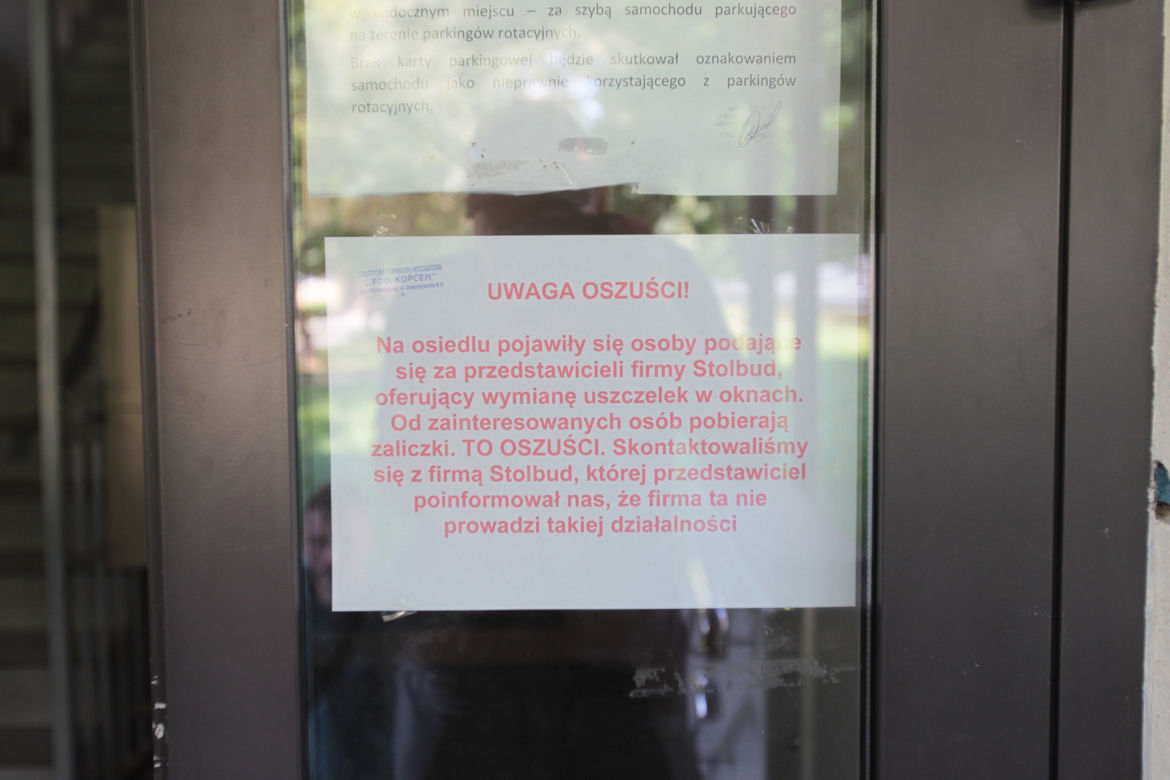 Groza na Siekierkach. Oszuści grasują po domach i wyłudzają pieniądze!