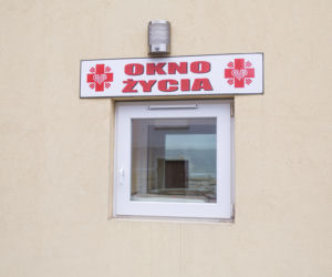 Zakonnice znalazły dziecko w oknie życia 