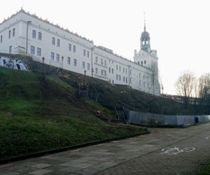 Drzewa zniknęły ze skarpy pod Zamkiem Książąt Pomorskich
