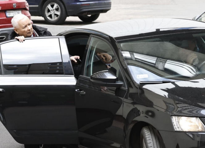 Kaczyński prosi o pieniądze