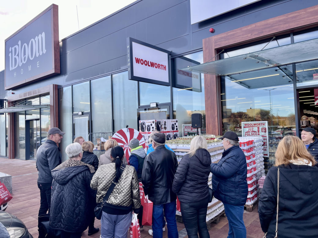 Tłumy na otwarciu sklepu Woolworth w Gorzowie
