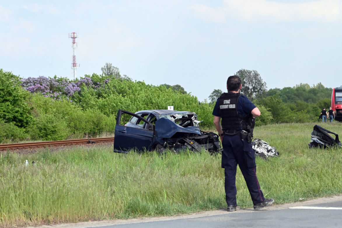 Wypadek na przejeździe kolejowym w Stobnie