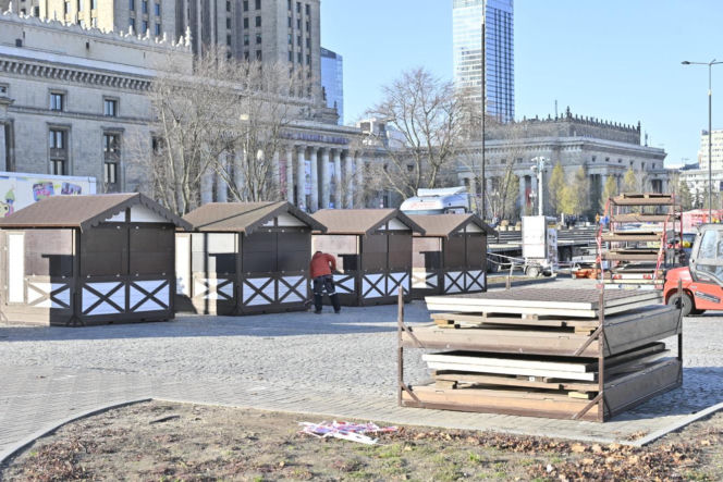 Dziwny obiekt w centrum Warszawy. Co tu powstaje? Stolica już stroi się na Boże Narodzenie!