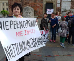 Manifestacja poparcia dla protestujących w Sejmie