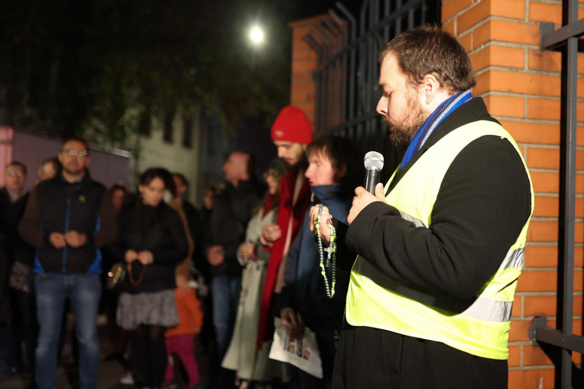 Wierni protestowali pod diecezją sosnowiecką. "To zgorszenie osłabia naszą wiarę"