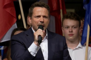 Trzaskowski OBURZONY decyzją rządu! Miasto straciło OGROMNE PIENIĄDZE