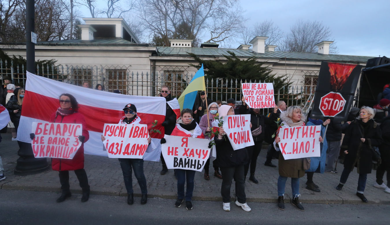 "Kijów-Warszawa jedna sprawa". Kolejny protest pod ambasadą Rosji