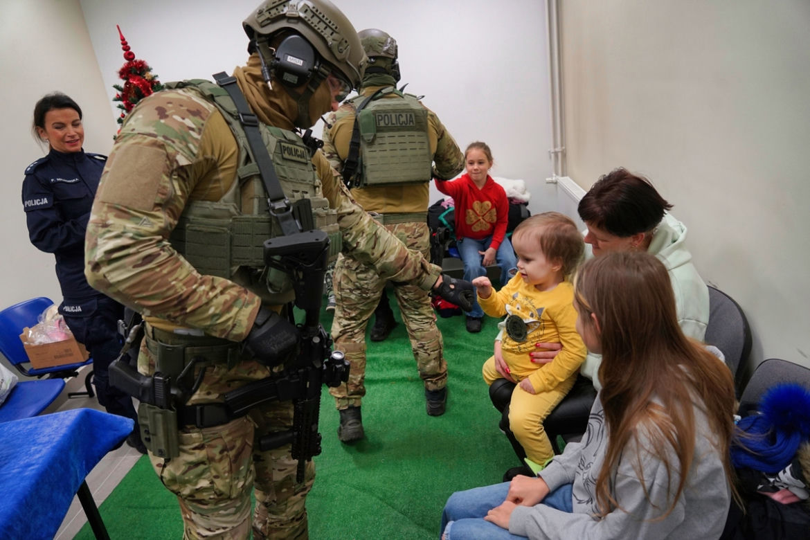 Policjanci z Bydgoszczy spełnili marzenie chorego na nowotwór Natanka! Piękny gest [ZDJĘCIA] 