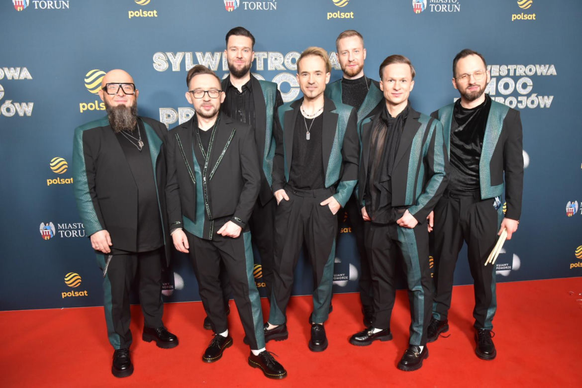 Sylwestrowa Moc Przebojów 2024. Tłumy na imprezie Polsatu w Toruniu. Zdjęcia gwiazd i uczestników