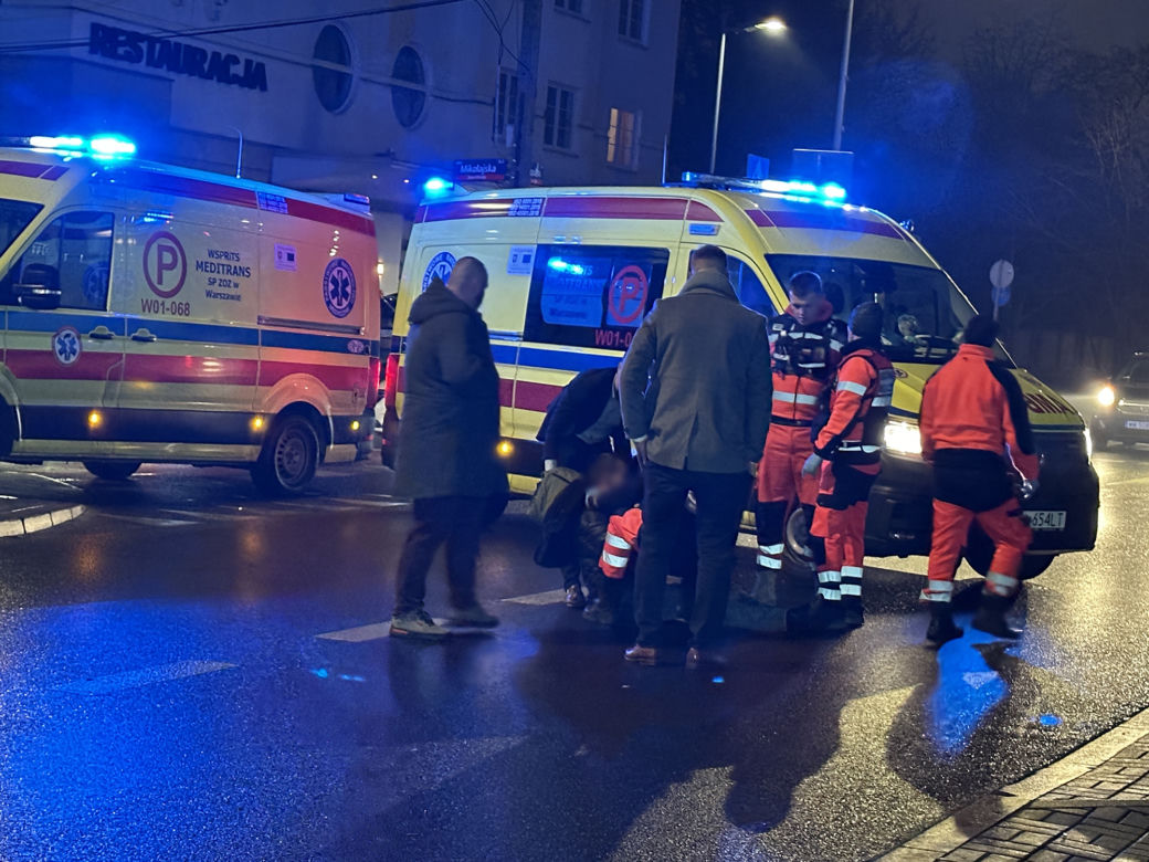 Pijacka zadyma we Włochach, nieprzytomny leżał na ulicy. W ruch poszły jajka