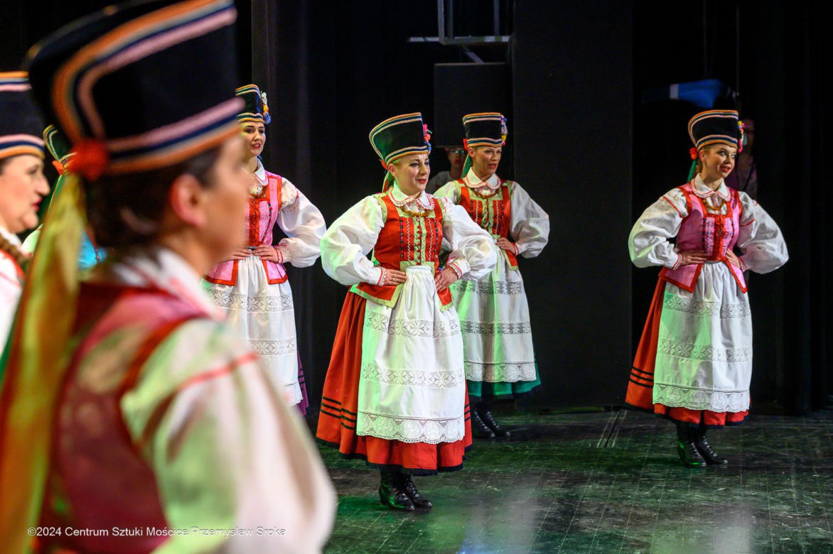 Koncert wielkanocny Zespołu Pieśni i Tańca Świerczkowiacy w Centrum Sztuki Mościce