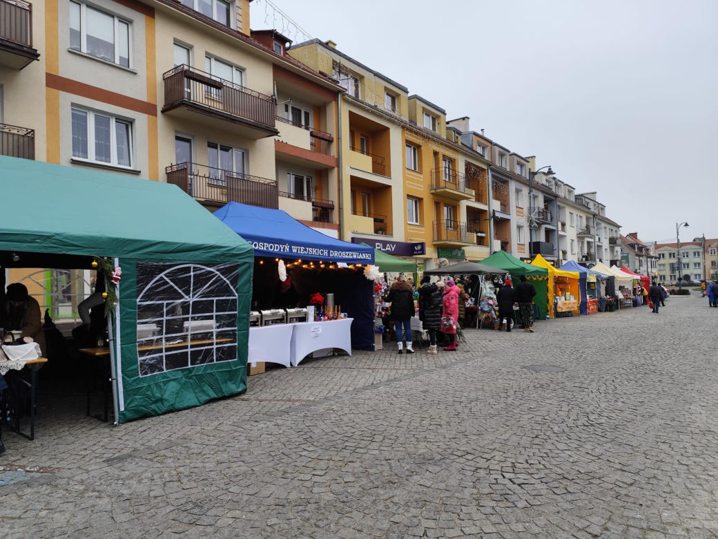 Jarmark Świąteczny w Biskupcu. Na scenie wystąpił zespół Arka Noego [ZDJĘCIA]