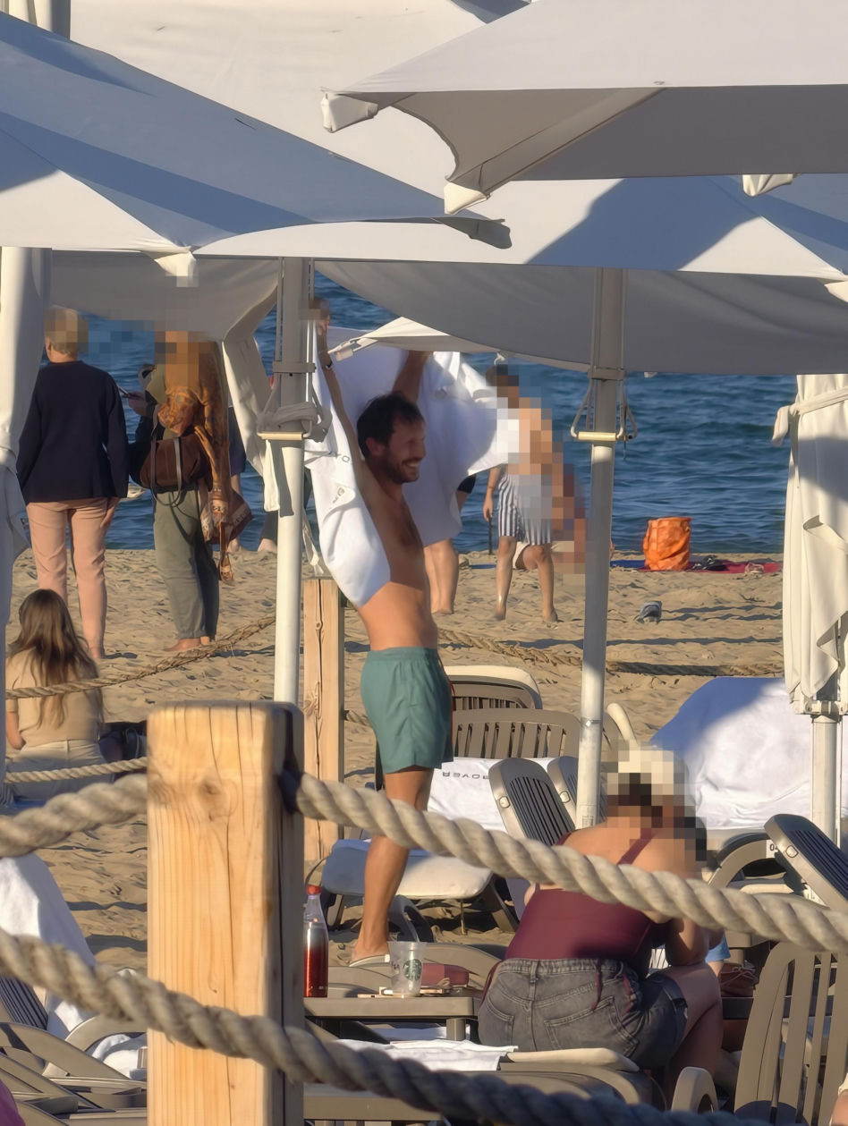 Mateusz Banasiuk na plaży w Sopocie. Tak wyglądał, gdy zrzucił koszulkę!