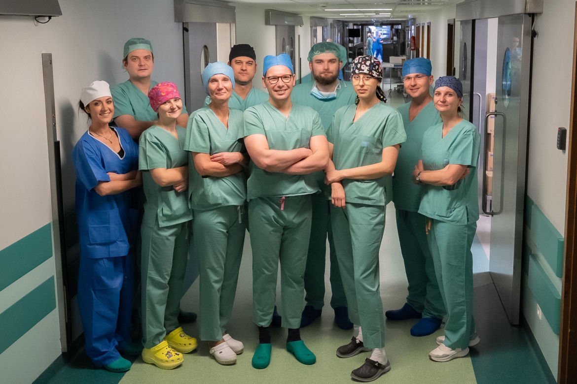 Lekarze WUM usunęli guza z wątroby poza ciałem. Pierwsza taka operacja w Polsce