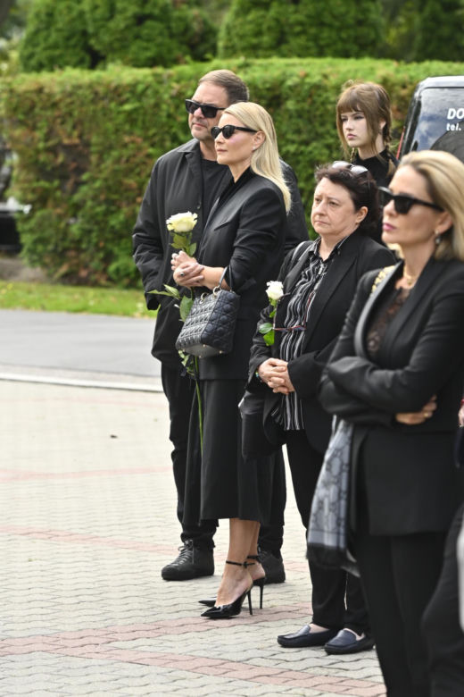 Zaskakujący widok na pogrzebie Frycza. Pojawili się żołnierze