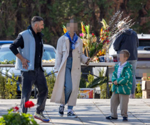 Rafał Maserak tańczący z palmami