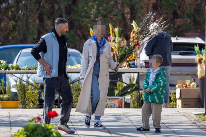 Rafał Maserak tańczący z palmami