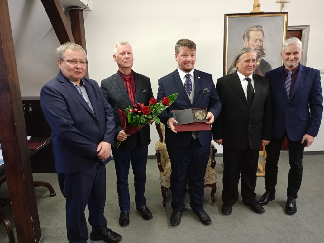 W 2023 roku Nagrodę im. Ludomira Benedyktowicza odebrało dwóch Laureatów i jedno stowarzyszenie