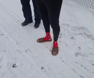 „Myślałem, że gram w grę”. 27-latek włamał się do domu i zasnął w łóżku właściciela