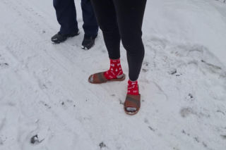 „Myślałem, że gram w grę”. 27-latek włamał się do domu i zasnął w łóżku właściciela