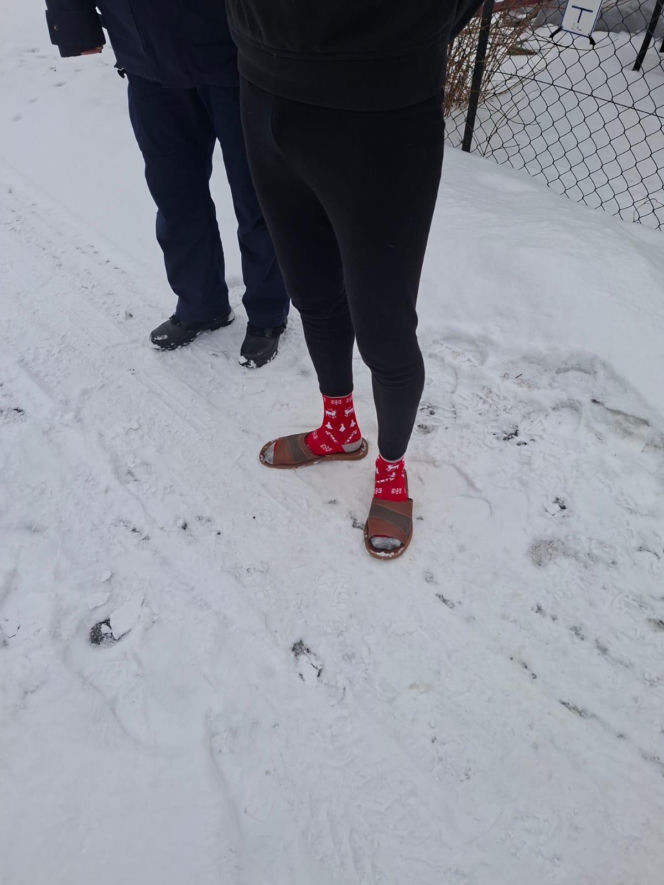 „Myślałem, że gram w grę”. 27-latek włamał się do domu i zasnął w łóżku właściciela