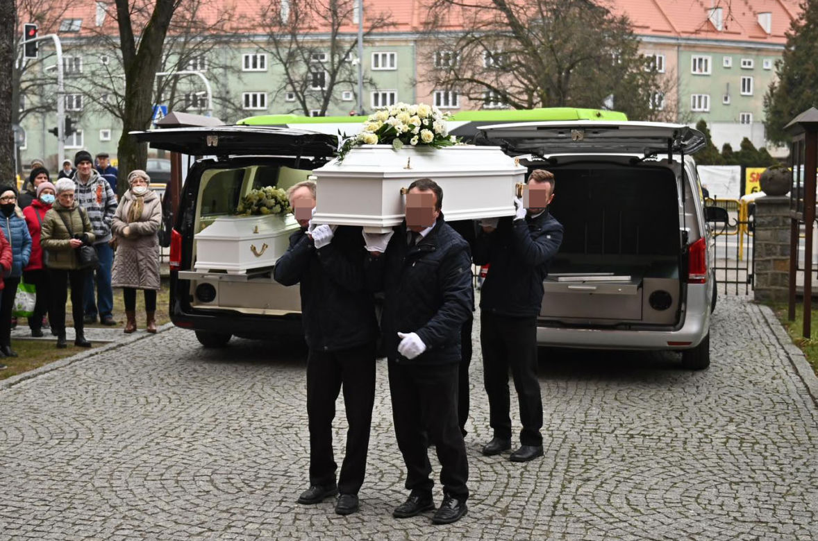Pogrzeb Weroniki i Sebastiana. Ostatnia droga rodzeństwa