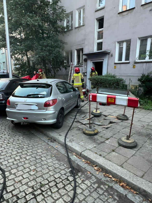 W pożarze mieszkania zginął starszy mężczyzna 