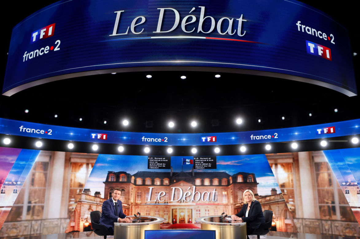 Emmanuel Macron i Marine Le Pen starli się w debacie. Kto wygra wybory?
