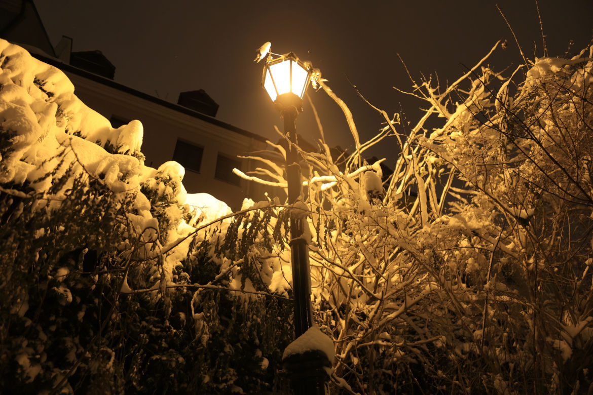 Śnieżny Lublin wieczorową porą
