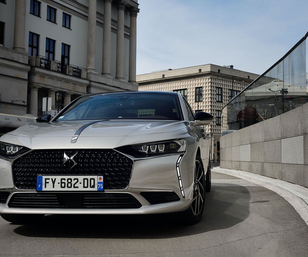 DS 9 E-Tense 225 AT8 Rivoli+
