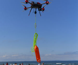 Dron ratowniczy