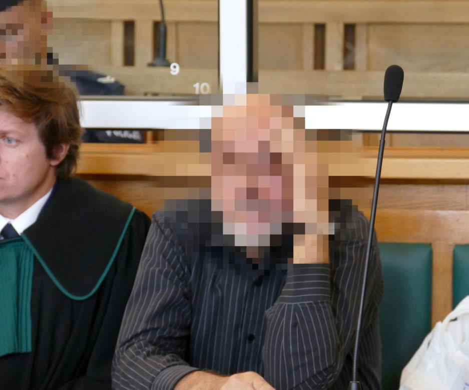 Zadźgał sąsiadów, bo nie dawali mu spać. Potworna zbrodnia na łódzkim Polesiu. Ojciec oskarżonego