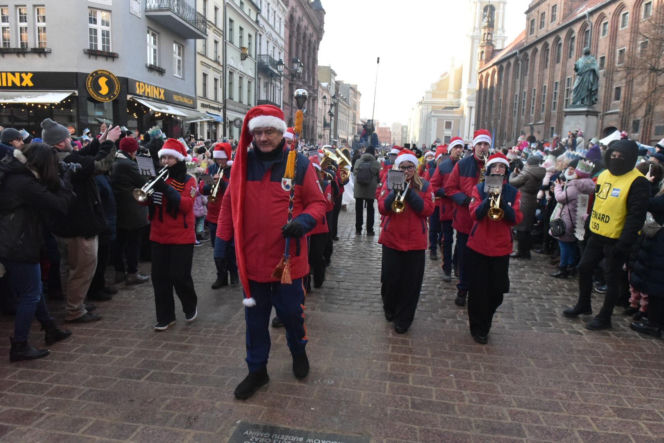 Orszak Trzech Króli 2026 w Toruniu. Zdjęcia z samego serca starówki
