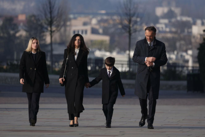 Marta Kaczyńska z rodziną w Krakowie podczas Obchodów 16. rocznicy katastrofy smoleńskiej