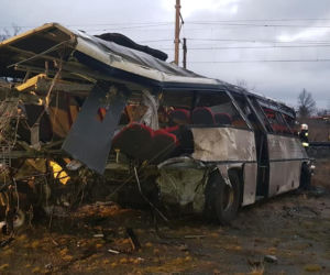 Kujawsko-pomorskie: Autobus szkolny zderzył się z pociągiem. NIE ŻYJE jedna osoba!