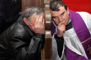 Ten grzech stał się normą w Polsce. Katolicy popełniają go masowo