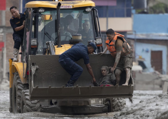 Katastrofa w Nepalu. Setki osób zaginęły, wśród nich zagraniczni turyści