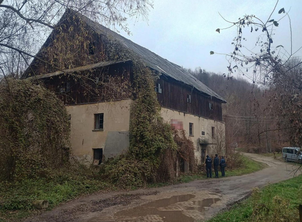Chciał ukraść miedź, omal nie zginął. Dramat w starym młynie pod Puławami