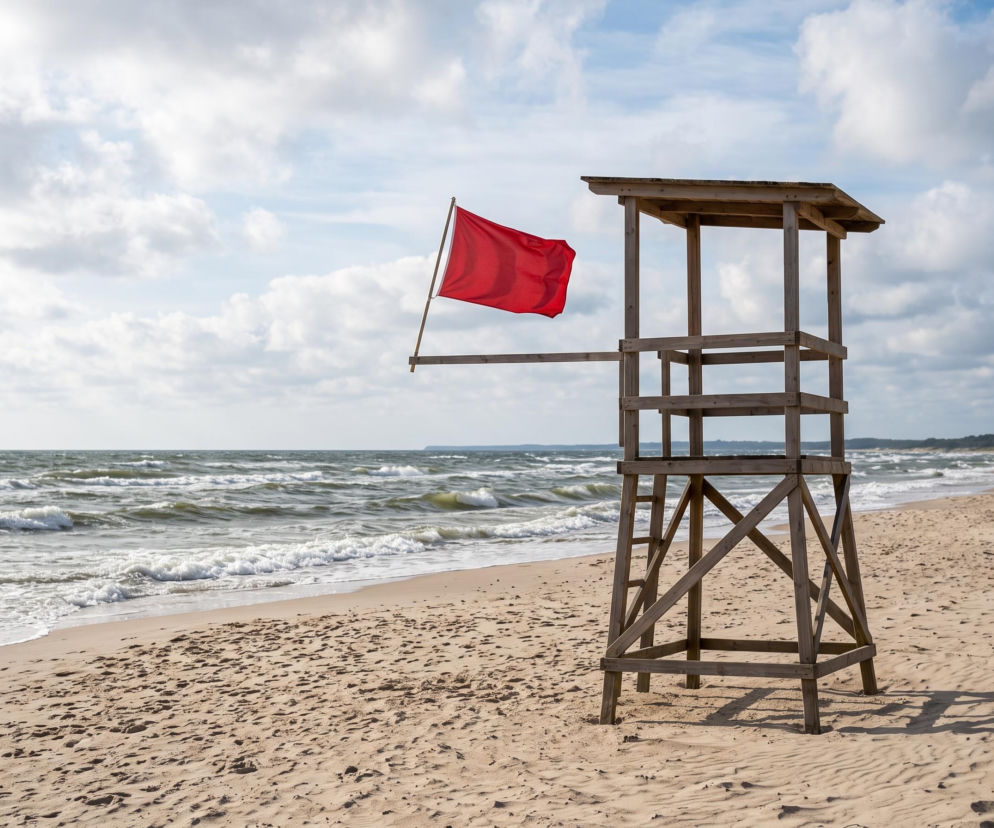 Sinice Łeba. Czy w Łebie można się kąpać 16.08? Flaga, warunki pogodowe