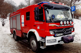 Potężny pożar tartaku w Grodźcu w powiecie konińskim. Walczy 26 jednostek straży pożarnej