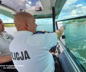 Policyjni wodniacy zatrzymali na Jeziorze Sławskim nietrzeźwego sternika