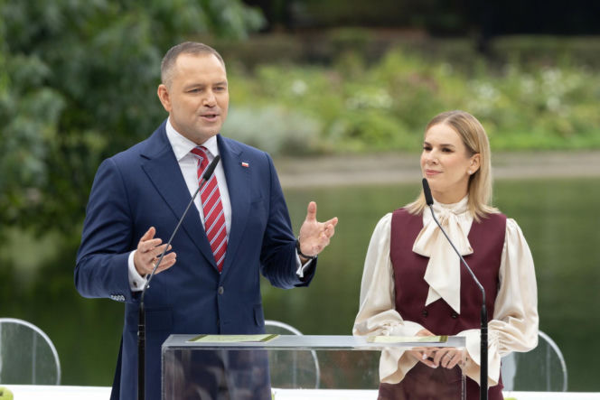 Marta Nawrocka w czerwieni