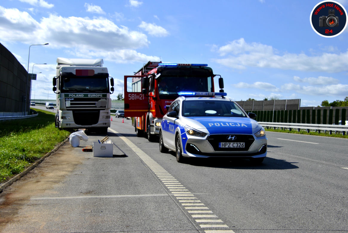 Wypadek na S8. Dostawczak wbił się w ciężarówkę