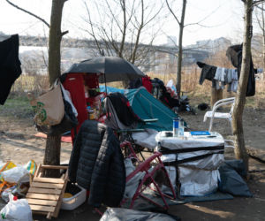 Ich dom to namiot w rezerwacie. Jak Paweł, Agnieszka i Zbyszek zorganizowali życie w cieniu mostu?