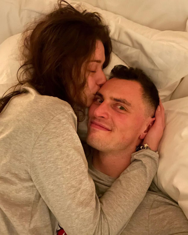  Zuzia Górecka i Zbigniew Bartman pochwalili się czymś wyjątkowym!  W taki sposób para przypieczętowała związek, odważne posunięcie.